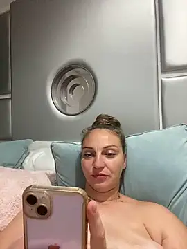 Crystal_Vibe webcam