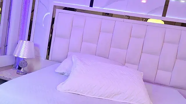 luucy_jonnes webcam