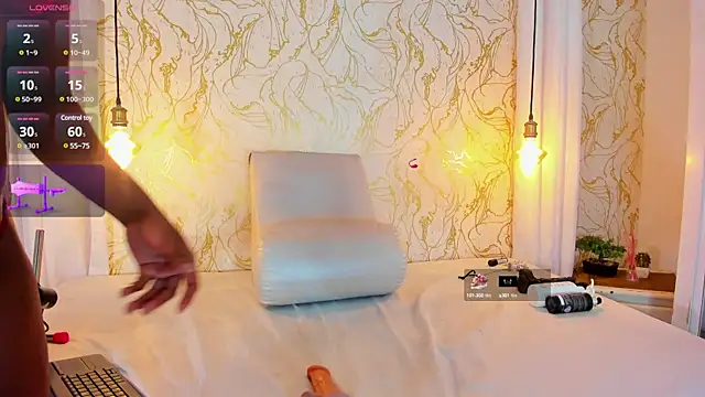 NAOMY_COOPER webcam