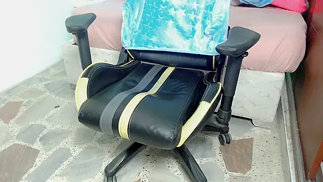 Kris_cuervo webcam