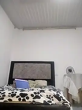 Naughty_mommy webcam