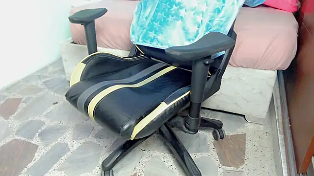 Kris_cuervo webcam