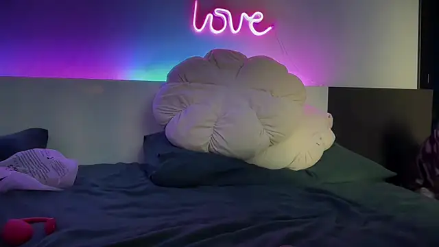 EvaWhite_ webcam