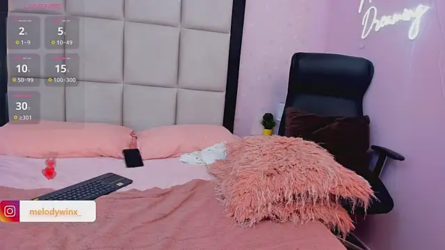 MelodyWinx webcam