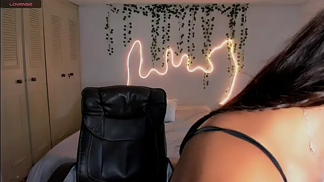 sara_doll77 webcam