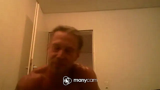 AthleticWomenizer2 webcam
