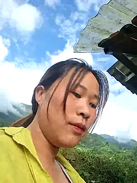 MayLo002 webcam