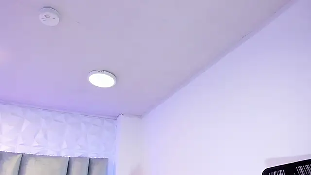 Ella_Lenox webcam