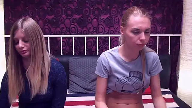 BlondeWitches webcam