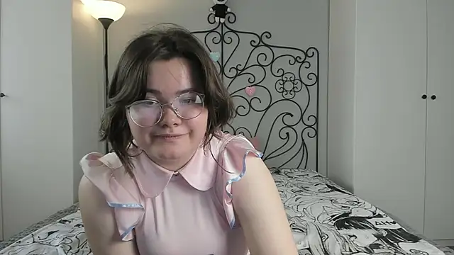 Alice_smile_for_me webcam