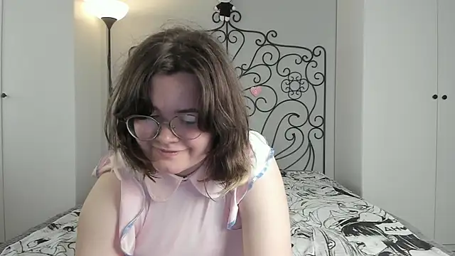 Alice_smile_for_me webcam