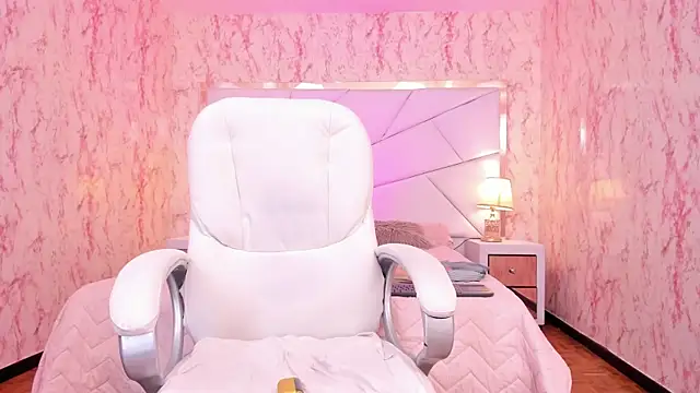 EMILYWHINFRE webcam