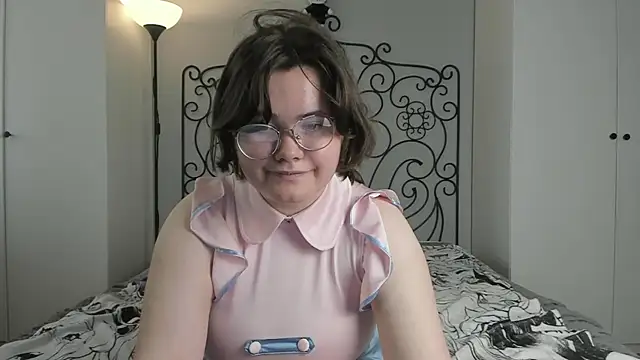 Alice_smile_for_me webcam
