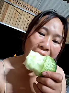 MayLo002 webcam