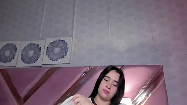 ChloeSnoww webcam