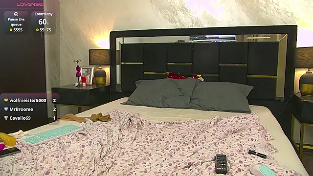 OlgaKurylenko webcam