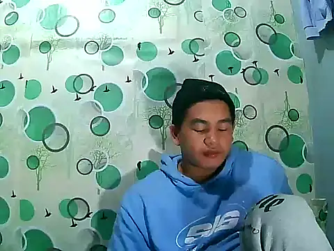 SwayingSam_19 webcam