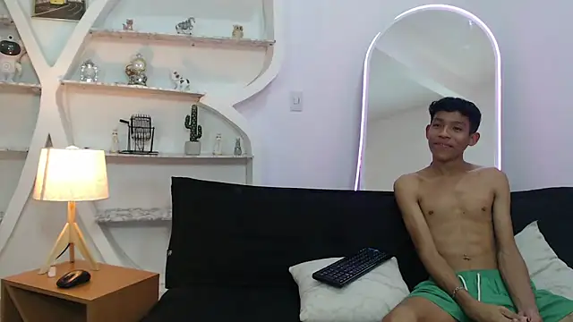 TWINKS_FRIENDS webcam