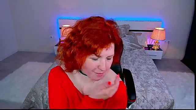 alisa_redfox (F milf) - They have your robe with them, baby🫦