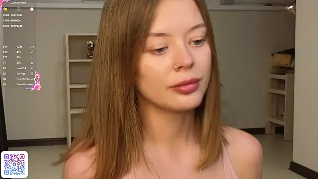 NinaCoxn webcam