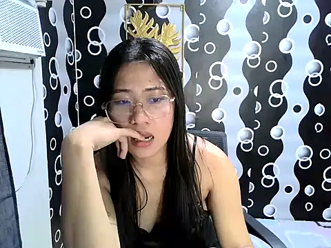 sluttybarbie_chai webcam