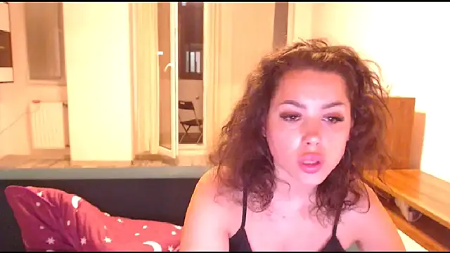 LovelyJulliette webcam