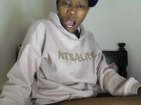 smallnaughtygirl webcam