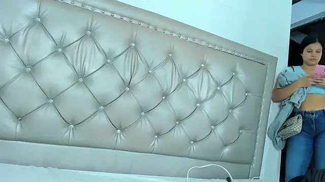 Lucy_and_juan1 webcam
