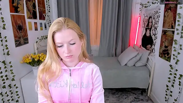 Laly_Peach webcam