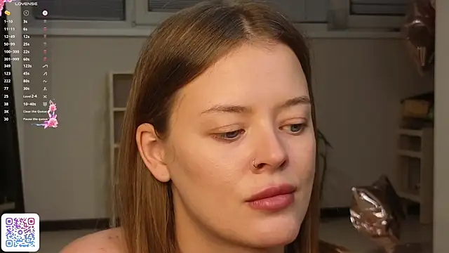 NinaCoxn webcam