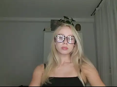 AnyaGold20 webcam
