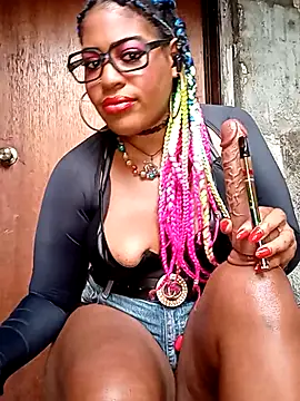 AmazonianMistress webcam