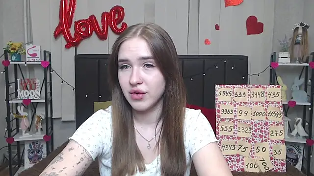 LauraHlot webcam