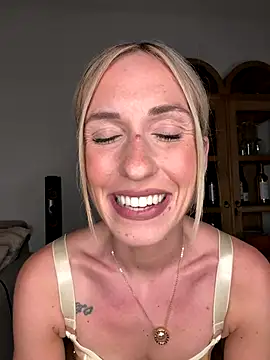 lola_tentatiion webcam
