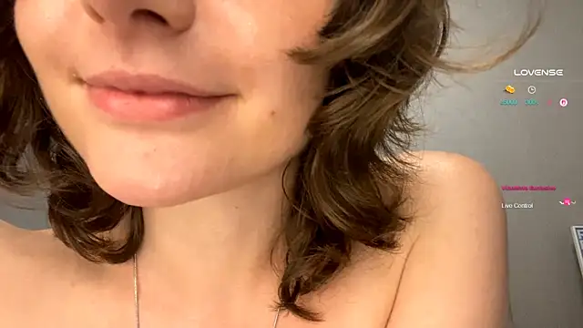 AlodieCarvell webcam