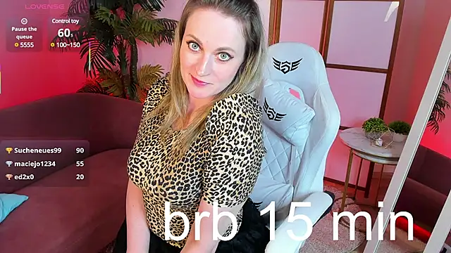 lana_glow webcam