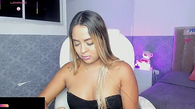 LittleePeach webcam