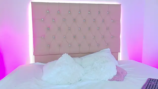 strip chat room Emma Hills
