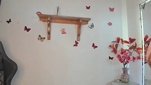 Scarlet_twigs webcam
