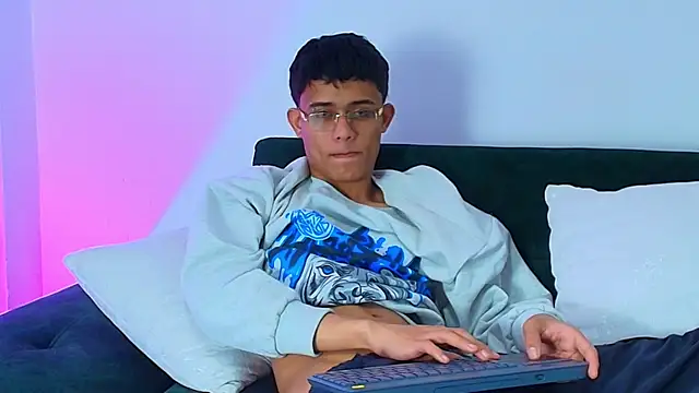 NINETEEN_B webcam