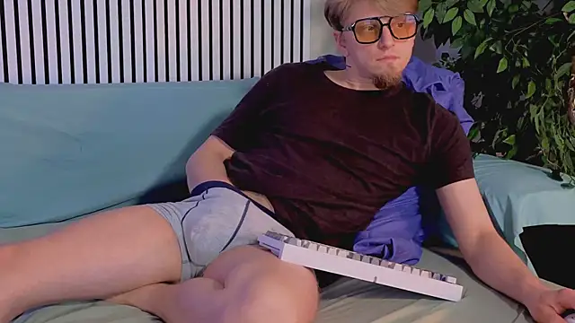 Saint_Vicious webcam