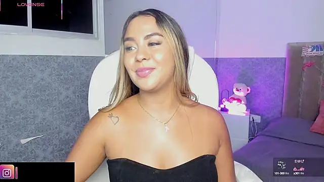 LittleePeach webcam