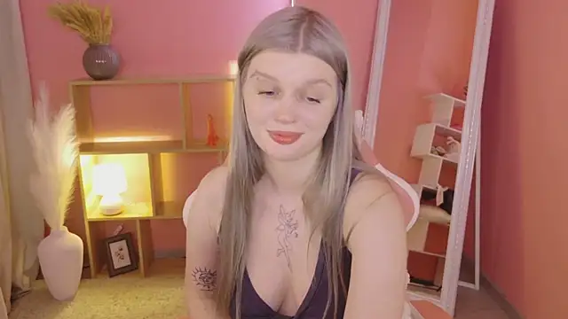 miuu_miuu (F teen) - suck a finger close to cam