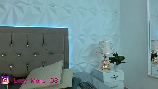 Lady_Mons webcam