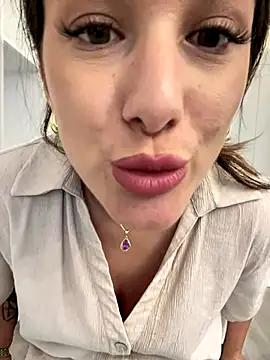 HotXMom webcam