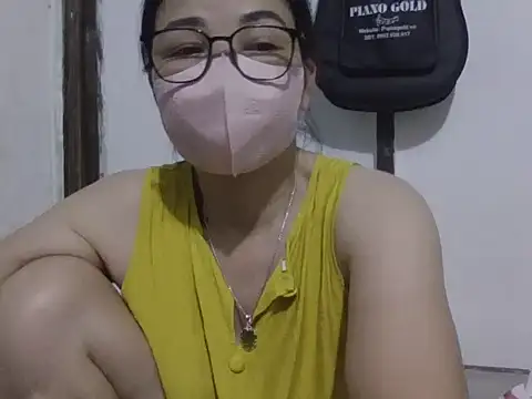 Hilary096 webcam