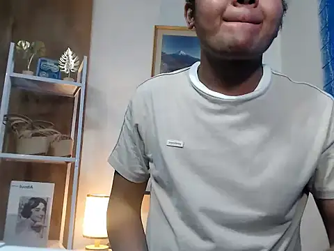 TSHUGECOCKZILLA webcam