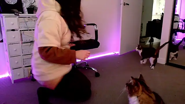 Lenas_Room webcam