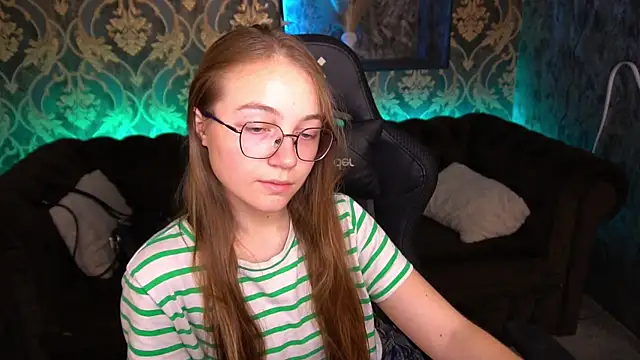  ArrinaWairr chat room