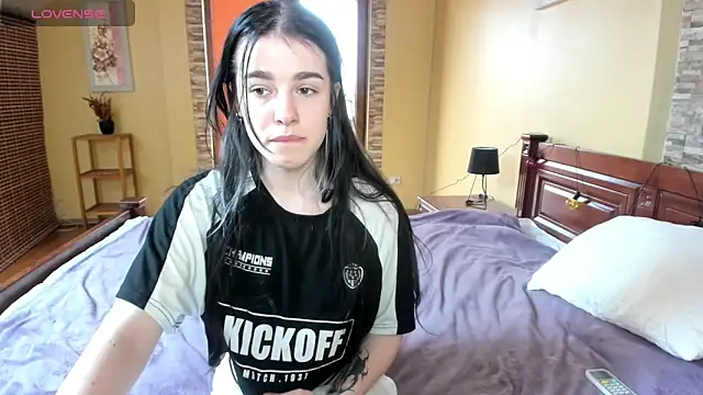 ShelyMoon webcam